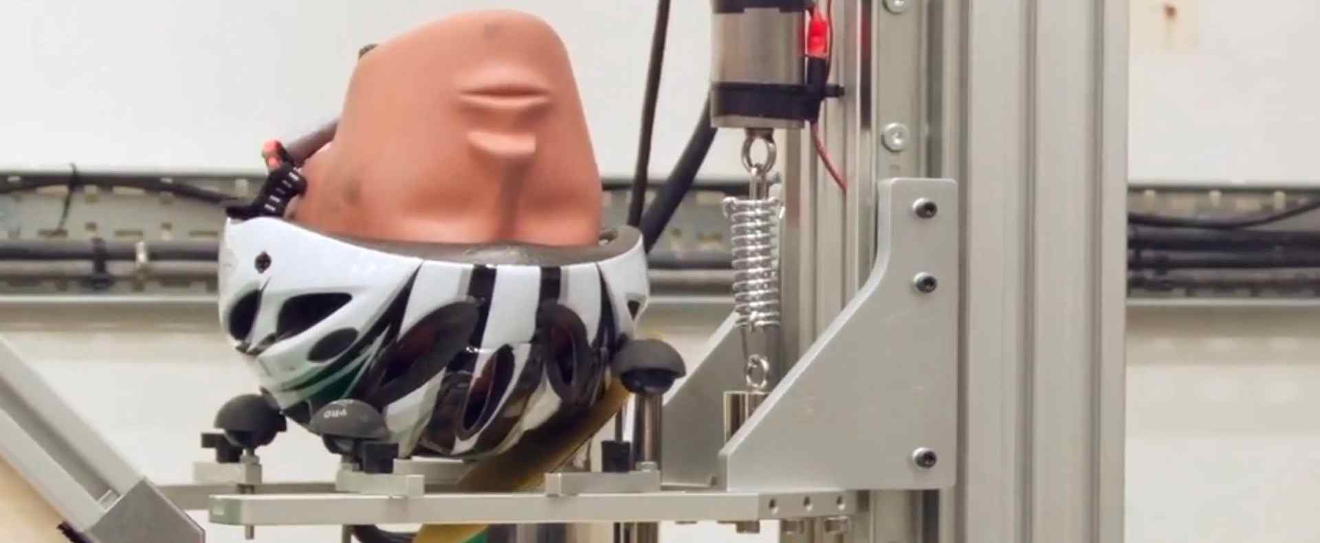 Cómo elegir la máquina de prueba de caída adecuada para pruebas de embalaje